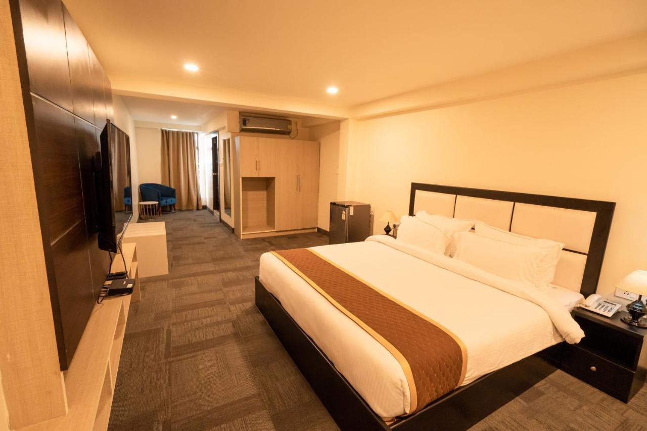 Royale Lalawi Hotel Āīzawl Extérieur photo