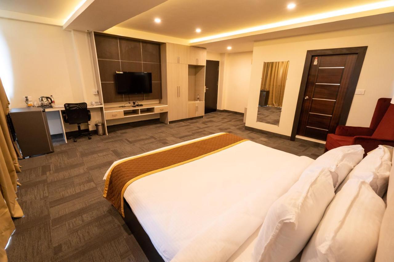 Royale Lalawi Hotel Āīzawl Extérieur photo