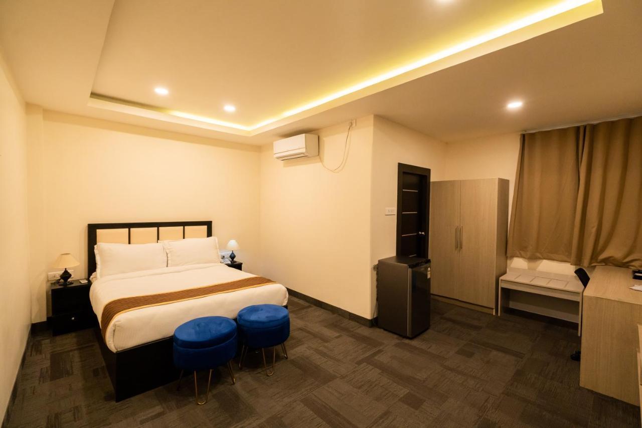 Royale Lalawi Hotel Āīzawl Extérieur photo